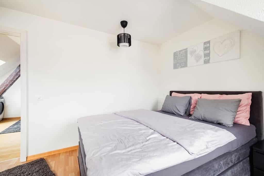 Charmante Wohnung An Beliebter, Urbaner Lage Zúrich Exterior foto